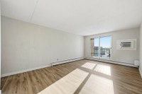 Amenities: Quiet Building • Air Conditioning • In-suite Storage Suite & Building: Spacious one-bedro... (image 4)