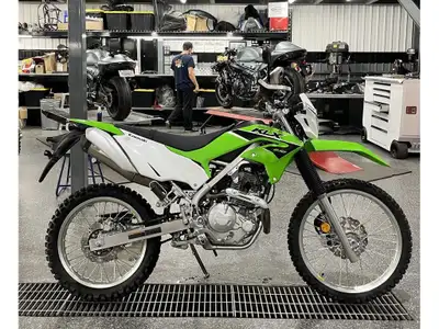 2023 Kawasaki KLX230 Les photos peuvent être à titre indicatif et sans inscription. Les promotions e...