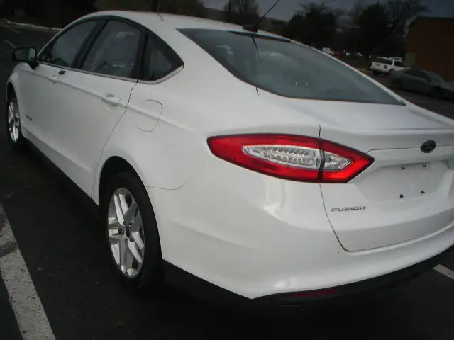 2014 Ford Fusion 4dr Sdn S Hybrid FWD in Cars & Trucks in Mississauga / Peel Region - Image 10