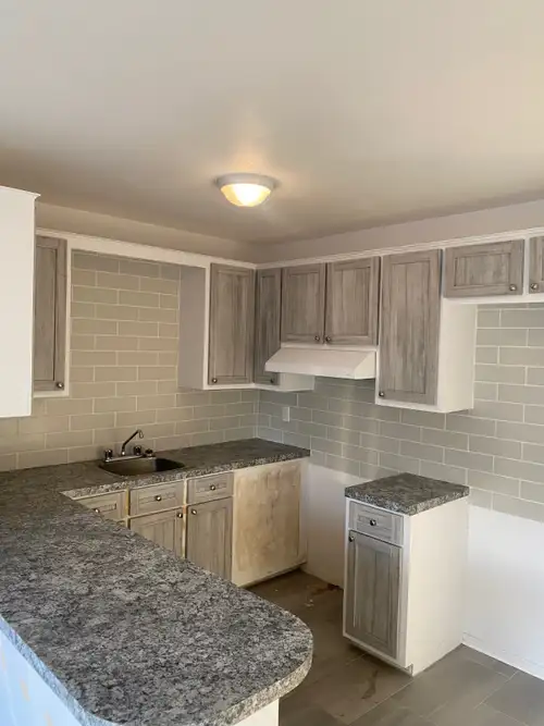 Très grand 4 1/2, 2e plancher, libre pour avril ou mai 2026, paisible, bien éclairé, rénové, quartie...