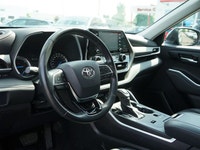 Experience Effortless Driving with this 2021 Toyota Highlander Hybrid XLE This Magnetic Grey Metalli... (image 7)