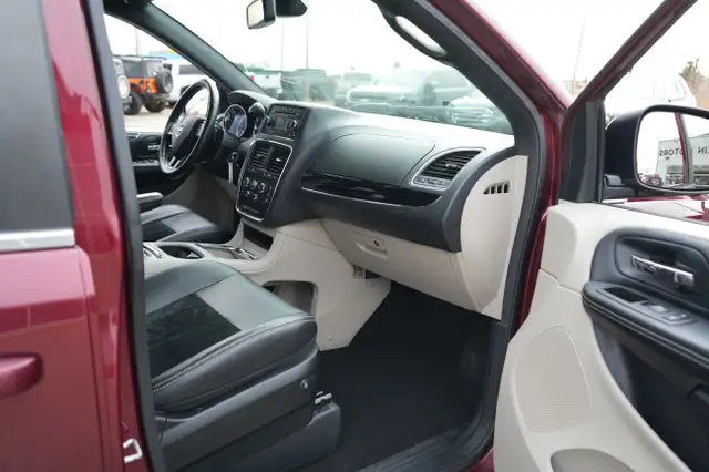 2018 Dodge Grand Caravan SXT Premium Plus WITH STOW & GO in Cars & Trucks in Red Deer - Image 26