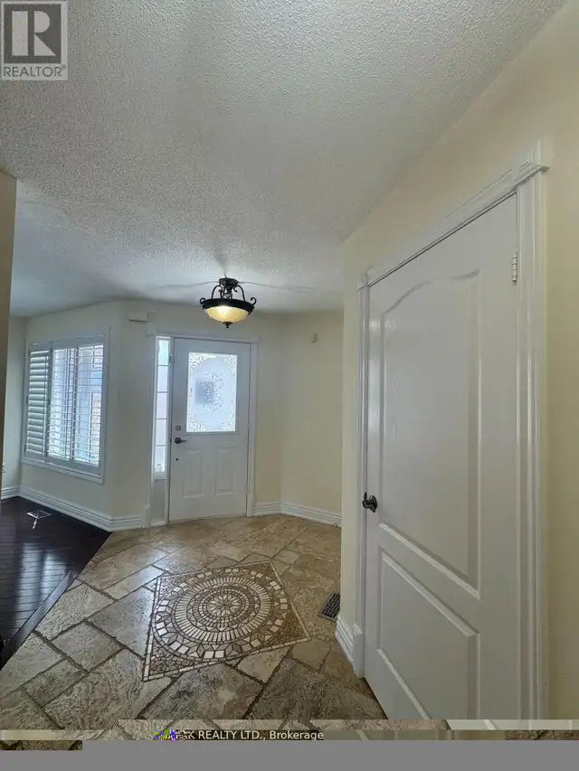 203 LANDSBRIDGE STREET Caledon (Bolton East), Ontario in Houses for Sale in Oakville / Halton Region - Image 3