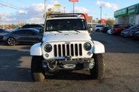 ACCIDENT FREE WELL MAINTAINED ONE OWNER Unleash your spirit of adventure with the 2018 Jeep Wrangler... (image 1)