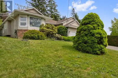 Located in the heart of the highly sought-after Northwest Woods neighbourhood, this spacious 3-bedro...
