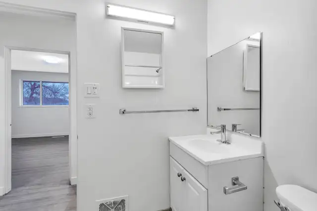 3 Bedroom Townhouse - 700 Gladmer Pk. in Long Term Rentals in Regina - Image 11