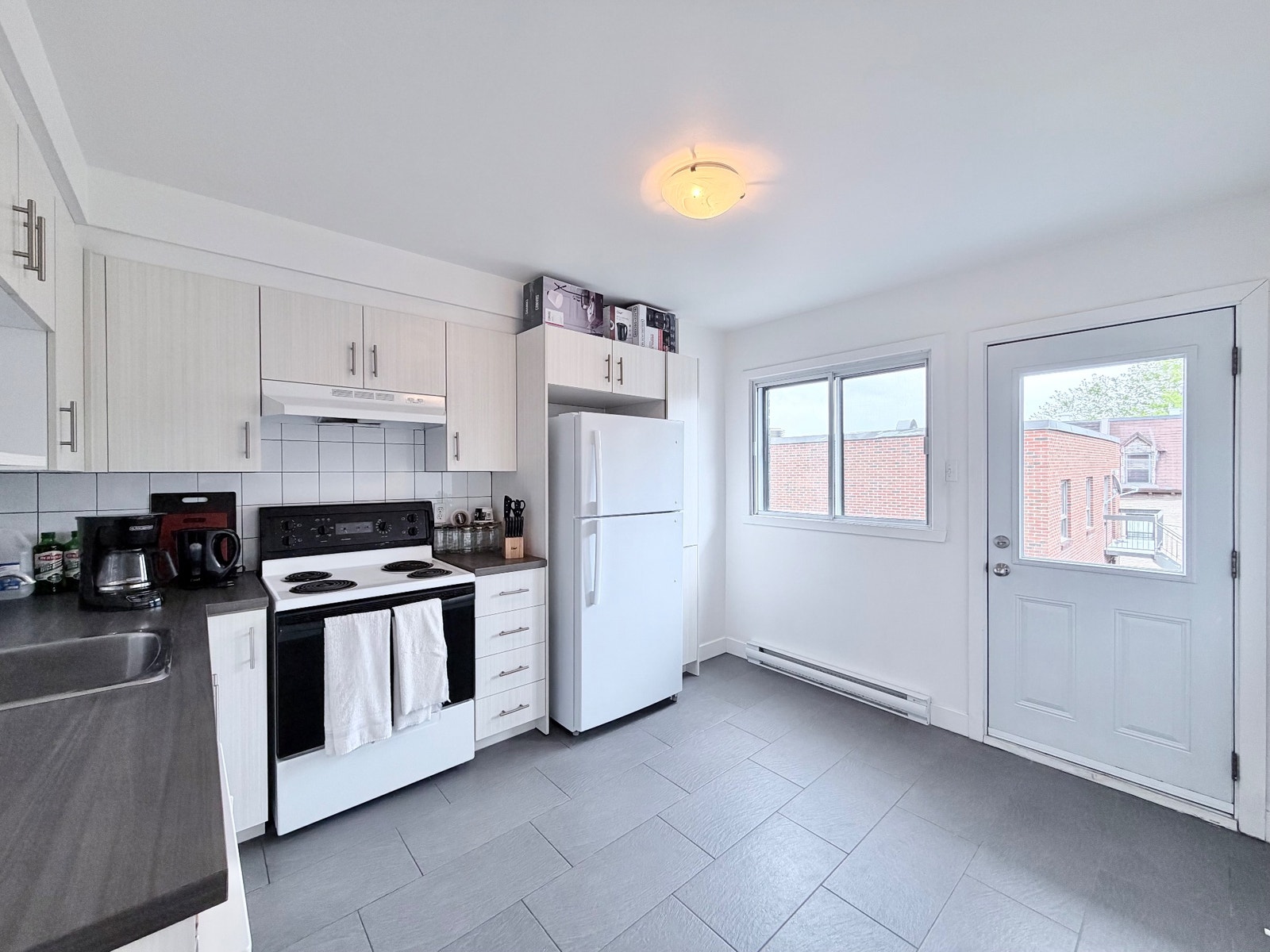 2436 rue Ste-Catherine Est — photo 2