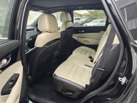 2016 Kia Sorento SX V6 Premium Comfort Meets Confident Performance Elevate every drive with this 201... (image 7)