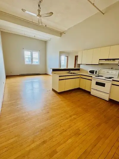 1 Month FREE Rent! Spacious 2-bedroom suite available at 3 Regina, perfect for roommates or those ne...