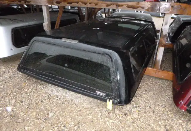 2014-2018 GMC Sierra or Chevrolet Silverado 8' Black Truck Cap in Other Parts & Accessories in Kitchener / Waterloo - Image 2