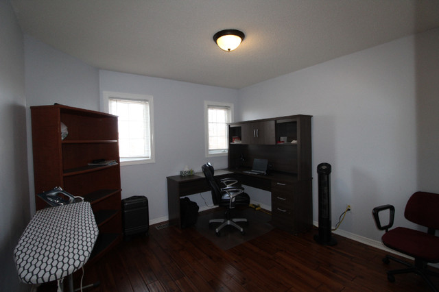 Furnished room for rent now - for female in Room Rentals & Roommates in Markham / York Region - Image 2
