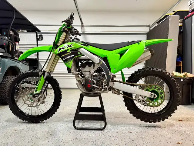 2022 KAWASAKI KX250 - RACING GREEN!  in Dirt Bikes & Motocross in Saskatoon - Image 2