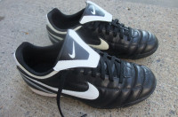 Nike Tiempo Natural2 soccer shoe, Shoe size 9
