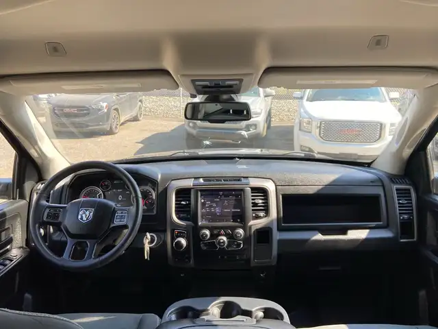 2023 Ram 1500 Classic Express 4x4 Crew Cab NIGHT PKG TOUCHSCREEN in Cars & Trucks in Calgary - Image 17