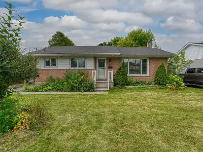 2 Bed / 1 Bath in Kingston – All Utilities & Parking Included - $2,099/month Welcome to your new hom...