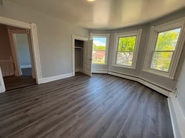 4+ Bedroom Unit on Windsor St ALL UTILS INCLUDED in Long Term Rentals in City of Halifax - Image 9