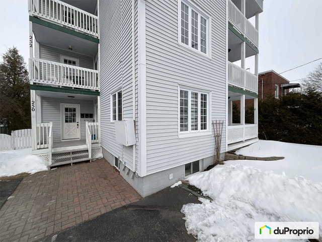 $595,000 - Triplex for sale in Granby — photo 2