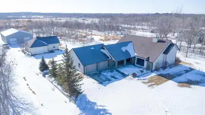 R16//Grunthal/This rare 3-level split offers the perfect blend of openness, functionality, & modern...