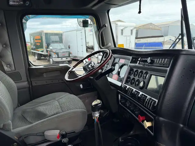 2013 Kenworth T800 Triaxle26FT Roll Off Truck in Heavy Trucks in Oakville / Halton Region - Image 12