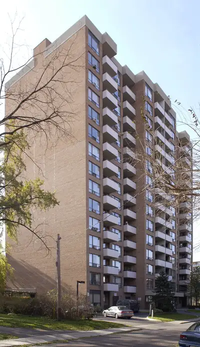 Independent living in Seniors building (must be 59+). Located near Bathurst, one block north of St.C...