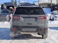 This Jeep Cherokee has a durable Intercooled Turbo Gas/Electric I-4 1.6 L/98 engine powering this Va... (image 7)