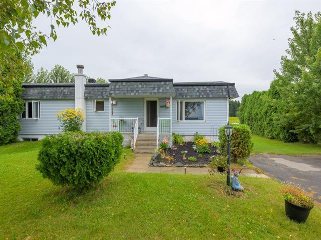 Maison avec terre et plantation. dans Maisons à vendre  à Trois-Rivières