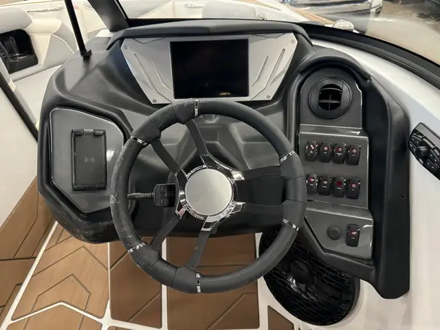 2025 Supreme S220 NOUVEAUTÉ 2025 in Powerboats & Motorboats in Laurentides - Image 7