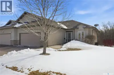 Welcome to this stunning executive-style townhouse offering 1,450 sq ft of refined living space, ide...