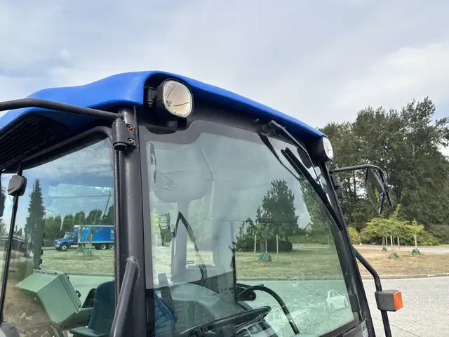 2009 New Holland T4020 Utility Tractor in Heavy Trucks in Delta/Surrey/Langley - Image 12