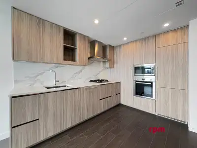 2906 13768 100 AVENUE Surrey, British Columbia