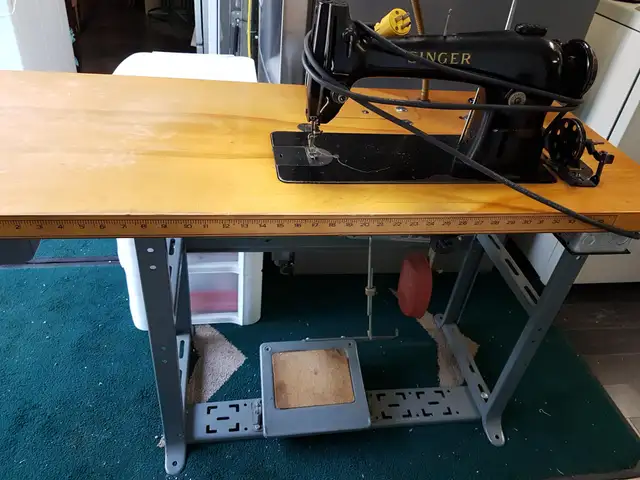 Sewing Machine. Industrial heavy duty. Metal. in Hobbies & Crafts in City of Toronto - Image 2