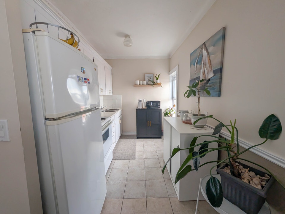 198 Burgar St, Welland (4) - 1 Bedroom Apartment 4
