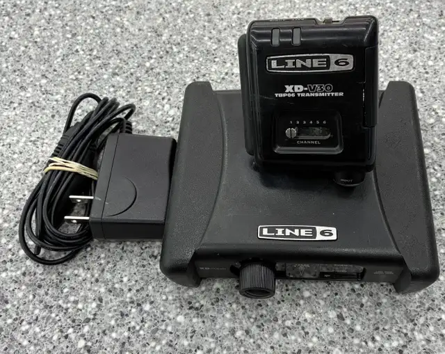 Line 6 XD-V30 Wireless Transmitter & Receiver in Pro Audio & Recording Equipment in City of Toronto - Image 2