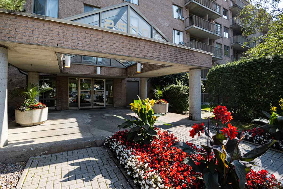 Habitat 2500 Apartments - 2 Bdrm available at 2500 Cavendish Blv dans Locations longue durée  à Ville de Montréal