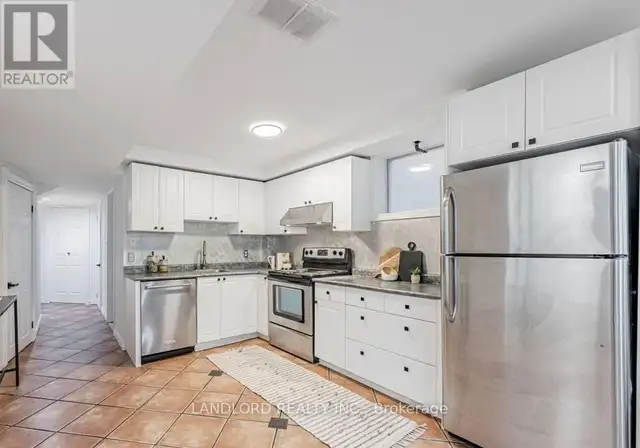 LOWER - 41 ALDWYCH AVENUE Toronto (Danforth Village-East York),  in Long Term Rentals in City of Toronto - Image 4
