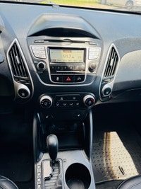 2011 Hyundai Tucson Ready for Adventure! Year: 2011 Make: Hyundai Model: Tucson Mileage: 194,000 Km... (image 8)