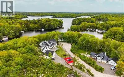 An architectural masterpiece on Gloucester Pool, this stunning waterfront retreat is a seamless blen...