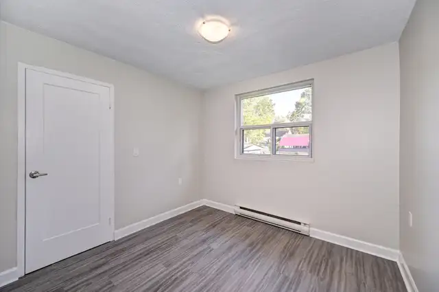 Mount Forest 1 Bedroom Junior Apartment for Rent: in Long Term Rentals in Stratford - Image 12