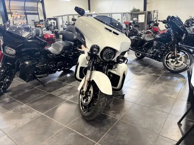2020 Harley-Davidson CVO Limited in Street, Cruisers & Choppers in Sudbury - Image 8