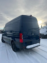 Blue exterior with a sleek black interior. This vehicle has 120,218 km and comes with a 6-month bump... (image 4)