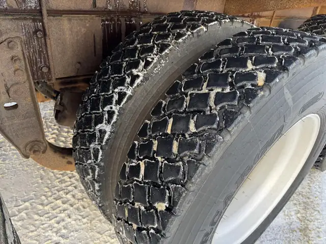 2012 KENWORTH T800 in Heavy Trucks in Saskatoon - Image 74