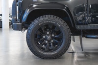 Découvrez le summum de lartisanat britannique avec ce Land Rover Defender 110 1987, restauré sur mes... (image 8)