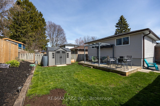 ✨CHARMING 3+1 BEDROOM BACKSPLIT HOME IN BOWMANVILLE! in Houses for Sale in Oshawa / Durham Region - Image 2