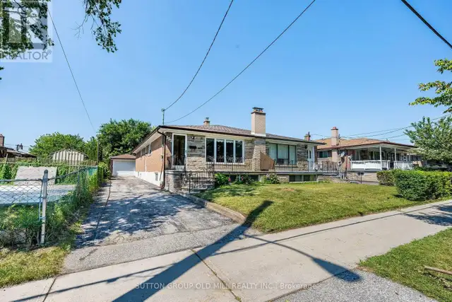 151 Lanyard Road Toronto (Humbermede), Ontario, photo 3 of 4