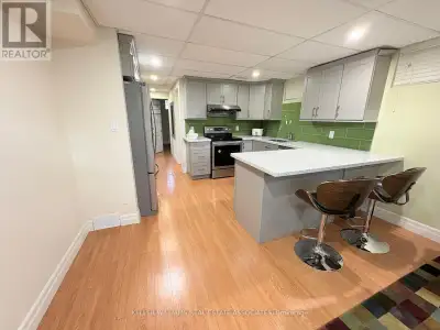 21 BRAWLEY AVENUE Toronto (Islington-City Centre West), Ontario