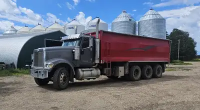 2005 INTERNATIONAL PAYSTAR 5900 GRAIN TRUCK 8 x 6 tridem VIN 1HTXTAPT55J143638 619,551 KM Cummins 56...