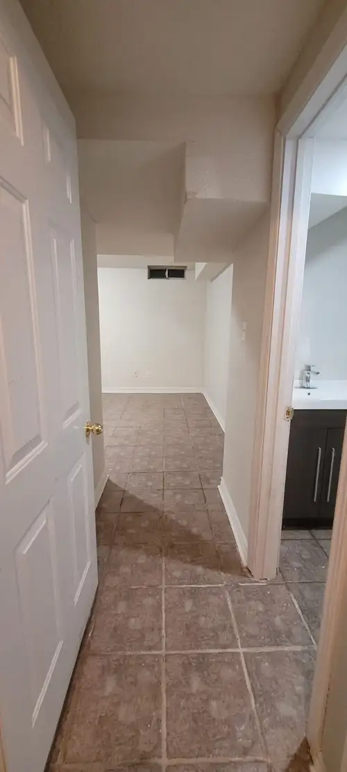 Mississauga Heartland Studio Apartment Rent Sep 01 2026 for $1250 quiet neighborhood close to all am...