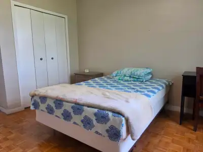 Room #1: Asking $1,100/mo Primary Bedroom: Queen Bed, Desk, Chair, Side Table, Double Closet - $1,10...