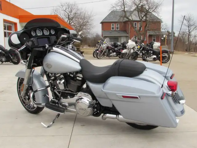 2023 Harley-Davidson FLHXS Street Glide Special in Sport Touring in Leamington - Image 4