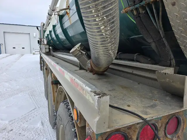 2009 KENWORTH T800 in Heavy Trucks in Saskatoon - Image 97